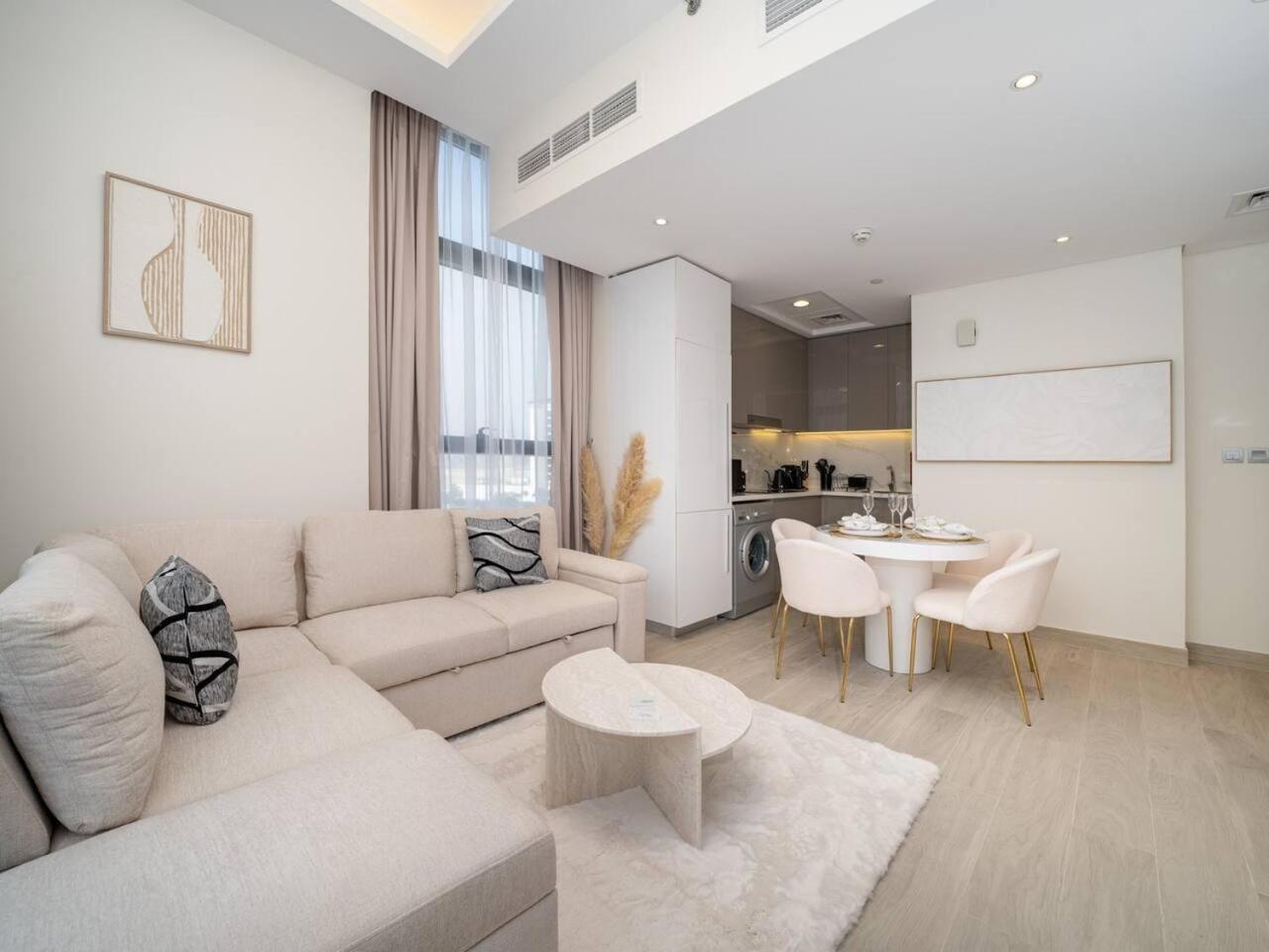 Serene 1-bedroom Retreat In Azizi Riviera With Calming Tones Apartment