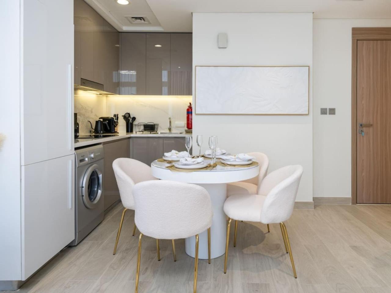 Apartment Serene 1-bedroom Retreat In Azizi Riviera With Calming Tones