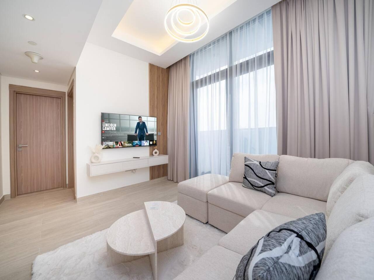 Apartment Serene 1-bedroom Retreat In Azizi Riviera With Calming Tones Dubai
