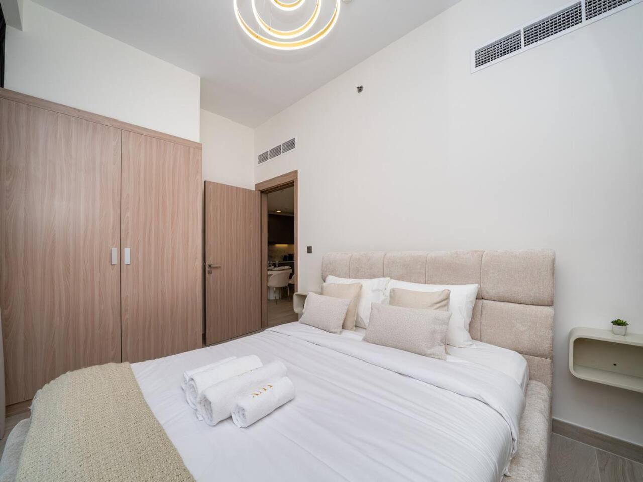 Serene 1-bedroom Retreat In Azizi Riviera With Calming Tones *