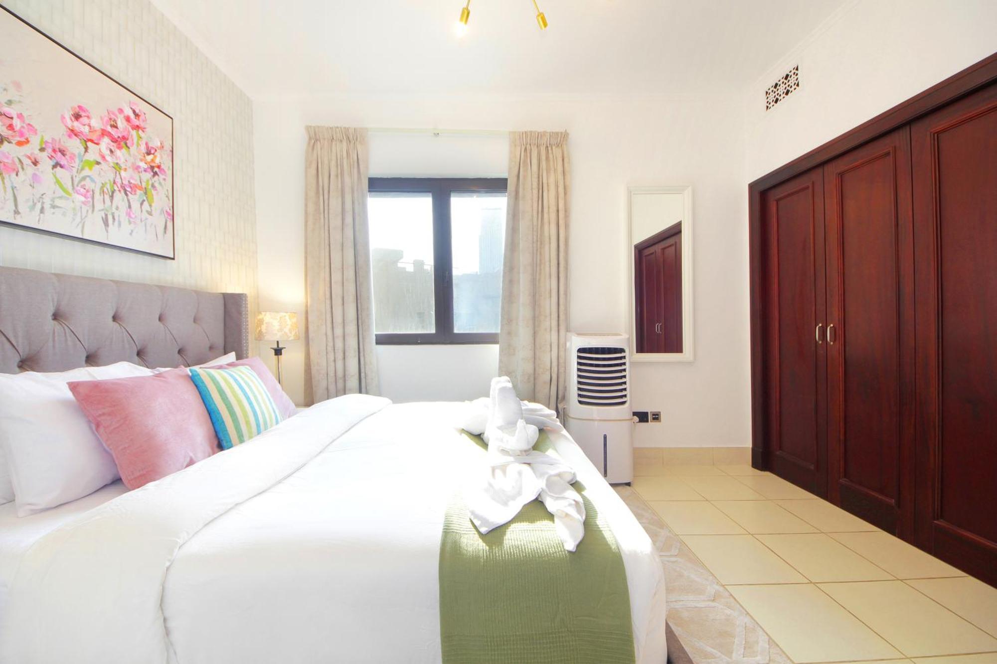 Elegant 2br In Yansoon 3 With Burj Khalifa Views Apartment