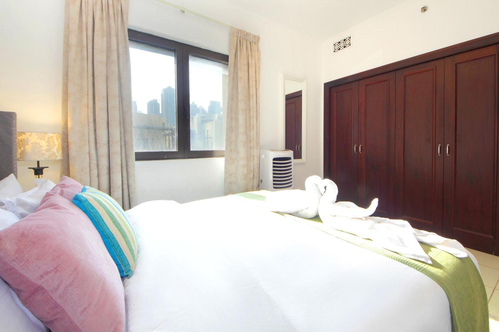 Elegant 2br In Yansoon 3 With Burj Khalifa Views Dubai