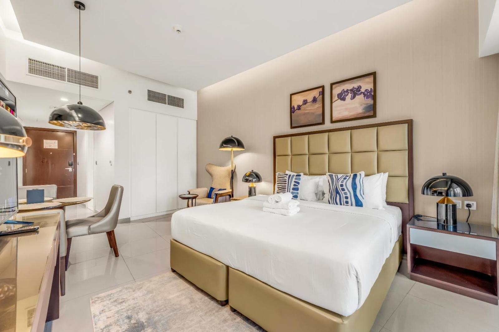 Lux 5 Min Away From Burj Khalifa & Mall Apartment *