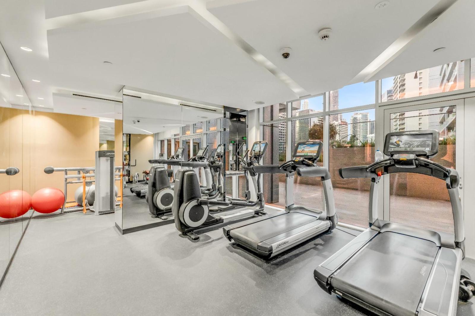 Lux 5 Min Away From Burj Khalifa & Mall Apartment *