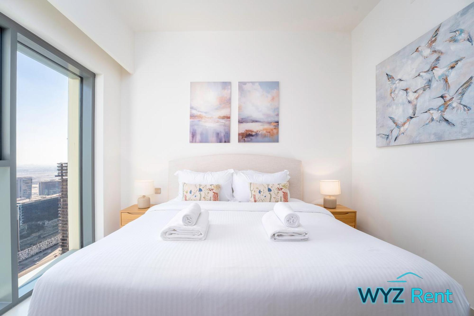 Sleek 1 Bedroom In Burj Royale With Canal View Dubai