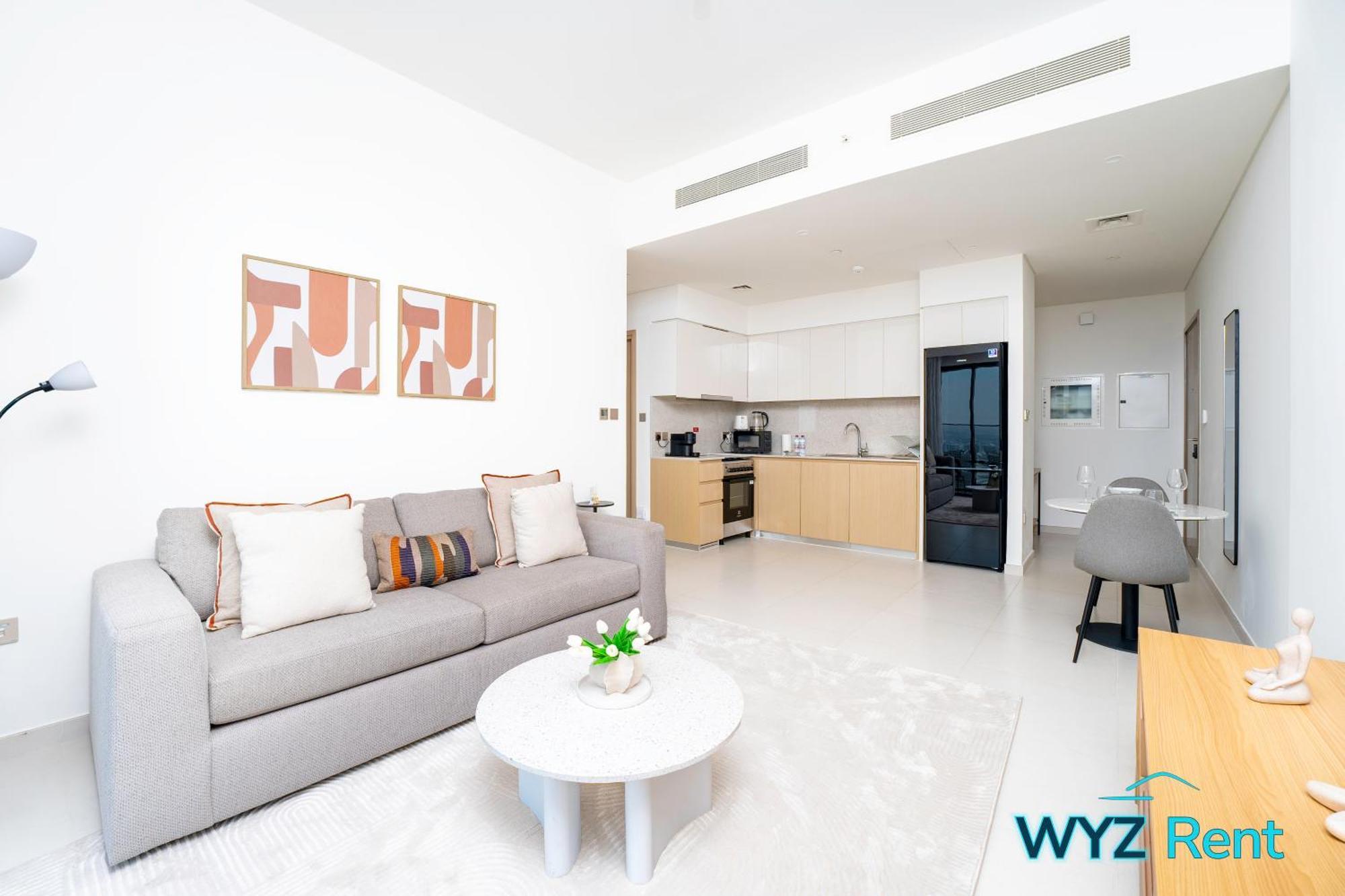 Sleek 1 Bedroom In Burj Royale With Canal View Apartment