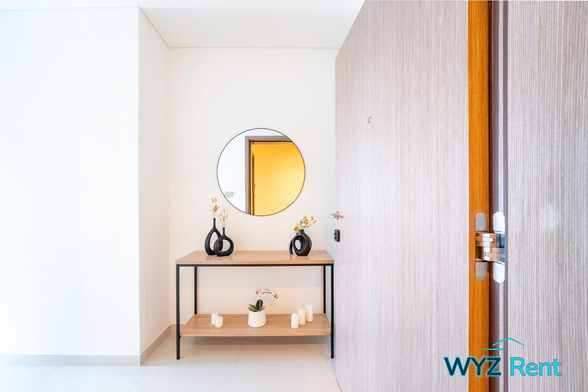Sleek 1 Bedroom In Burj Royale With Canal View