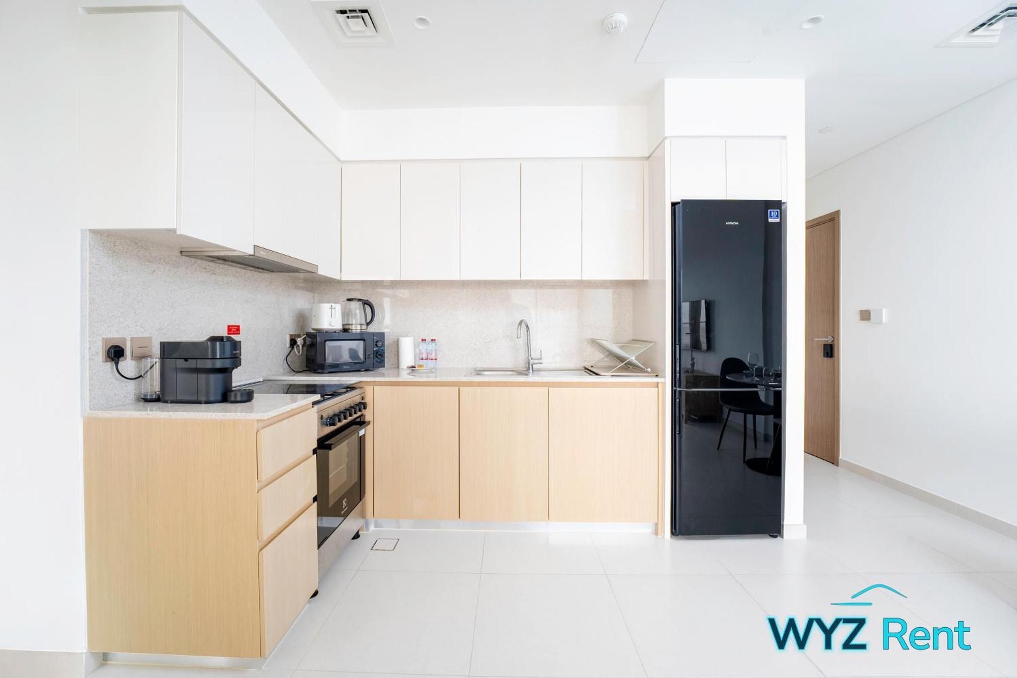 Sleek 1 Bedroom In Burj Royale With Canal View Apartment *