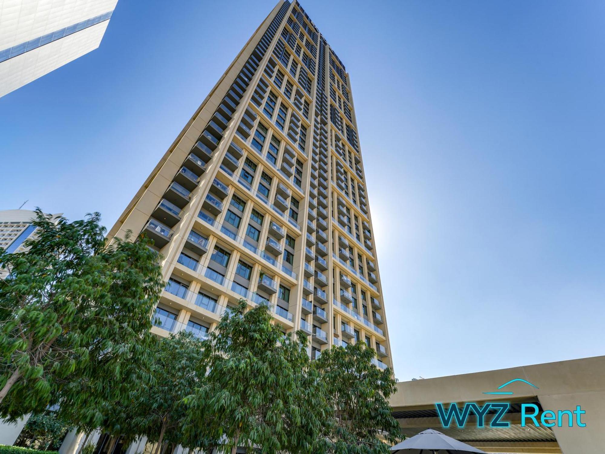 Sleek 1 Bedroom In Burj Royale With Canal View * Dubai