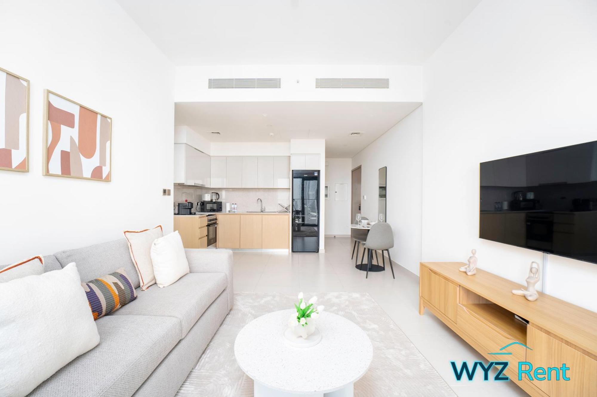 Sleek 1 Bedroom In Burj Royale With Canal View Apartment