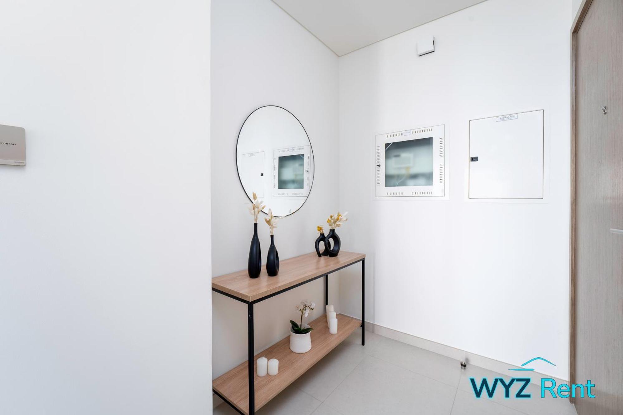 Sleek 1 Bedroom In Burj Royale With Canal View *