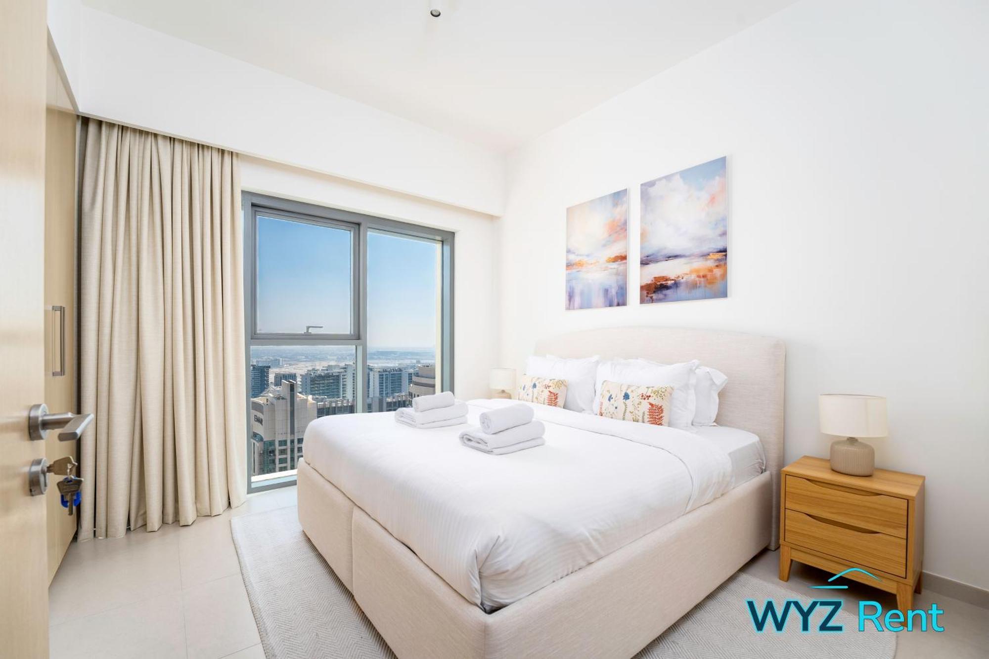 Sleek 1 Bedroom In Burj Royale With Canal View * Dubai