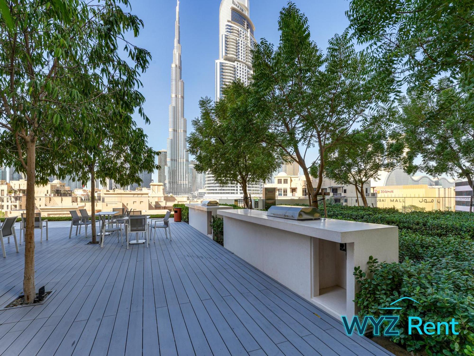 Sleek 1 Bedroom In Burj Royale With Canal View * Dubai