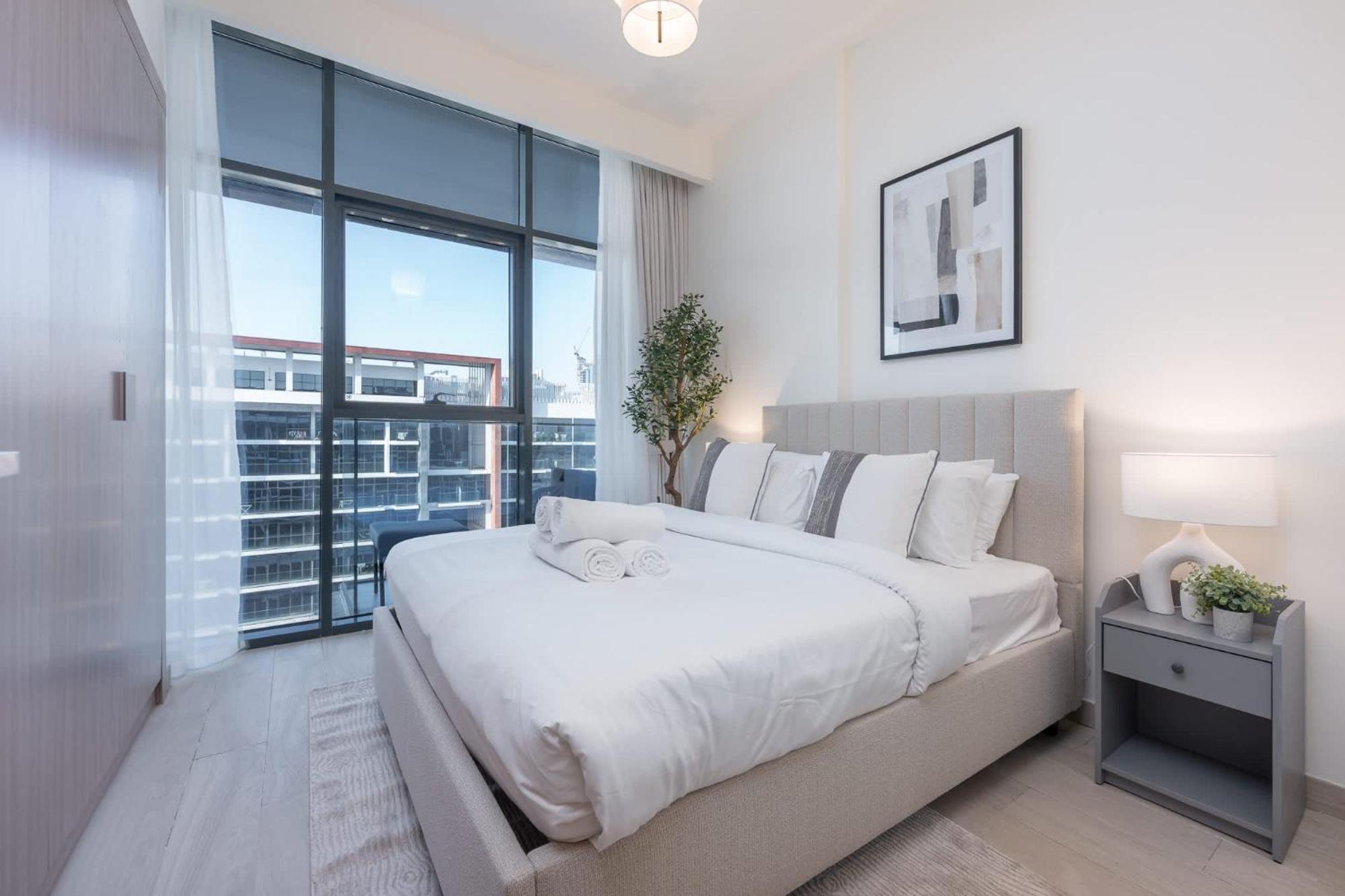 Bright And Elegant 3-bedroom Escape Perfect For Families In Meydan Apartment *