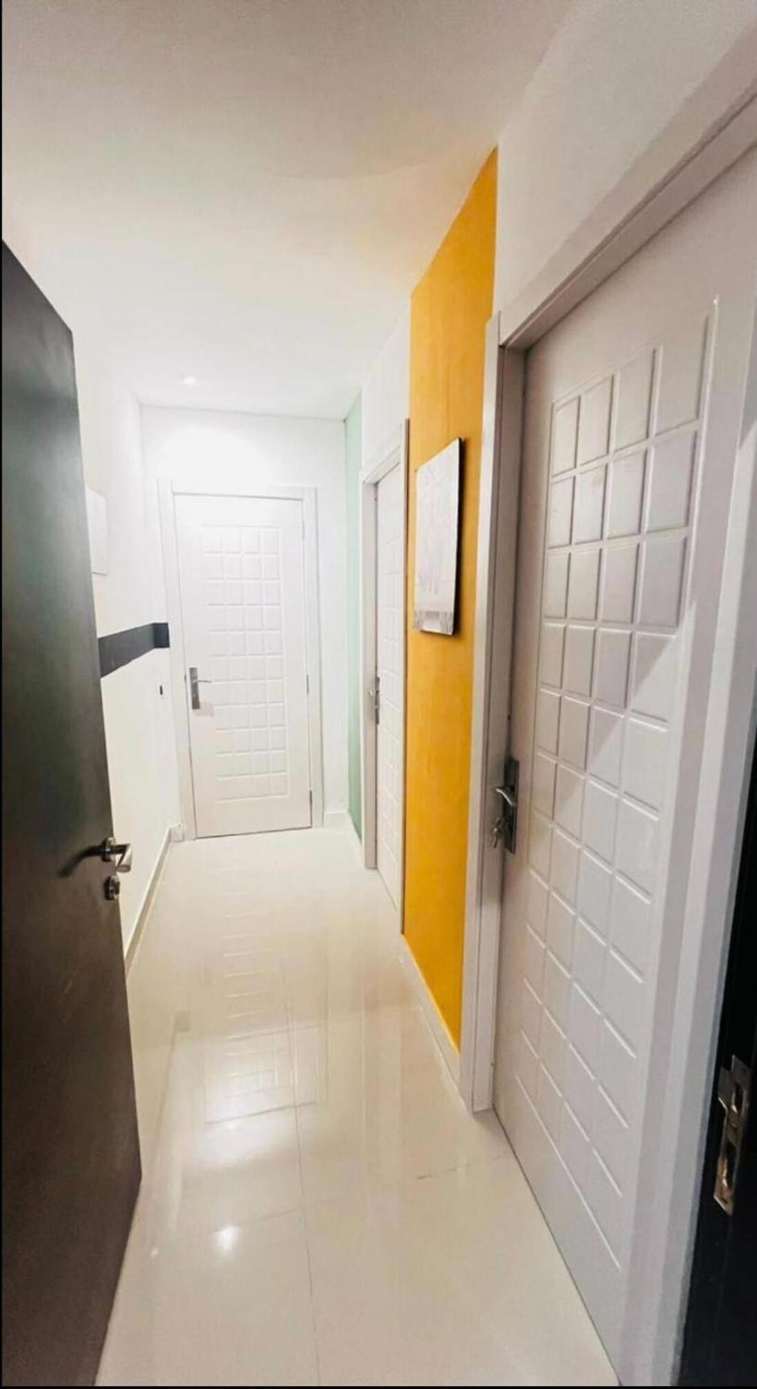 Homestay Ideal Partition In Barsha 1 Near Metro
