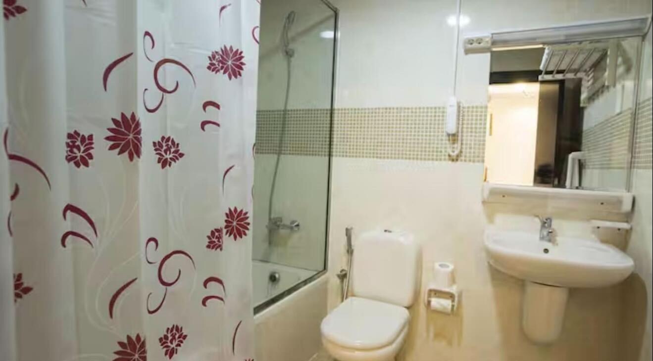 Homestay Ideal Partition In Barsha 1 Near Metro