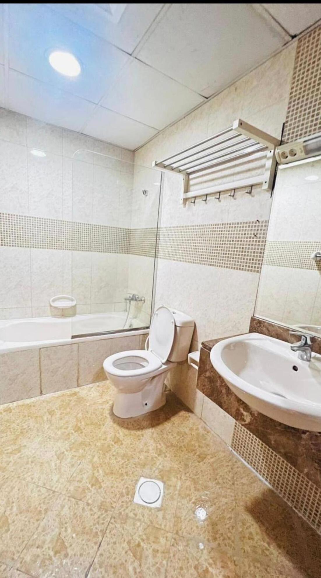 Ideal Partition In Barsha 1 Near Metro Homestay *