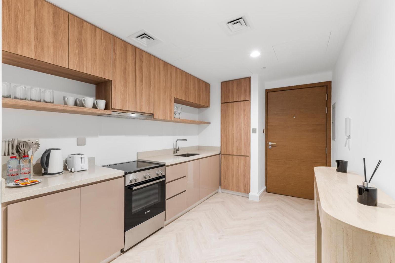 Exclusive 1br Big Layout 5 Mins Form Burj Khalifa * Dubai