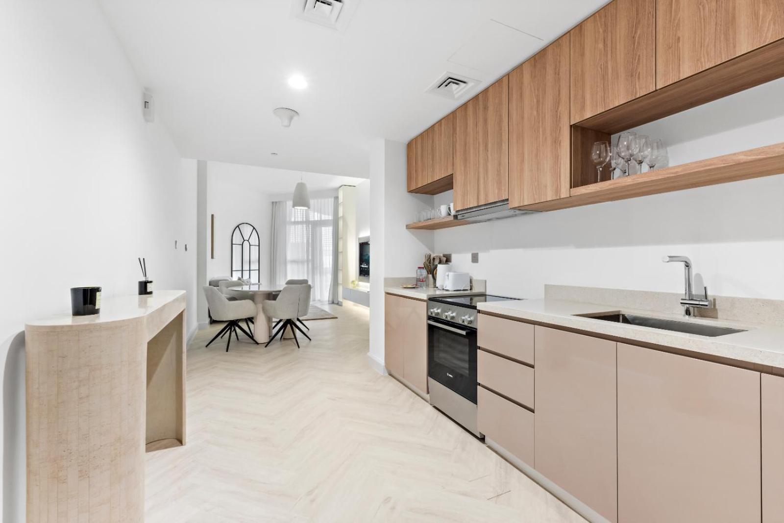 Exclusive 1br Big Layout 5 Mins Form Burj Khalifa Apartment Dubai
