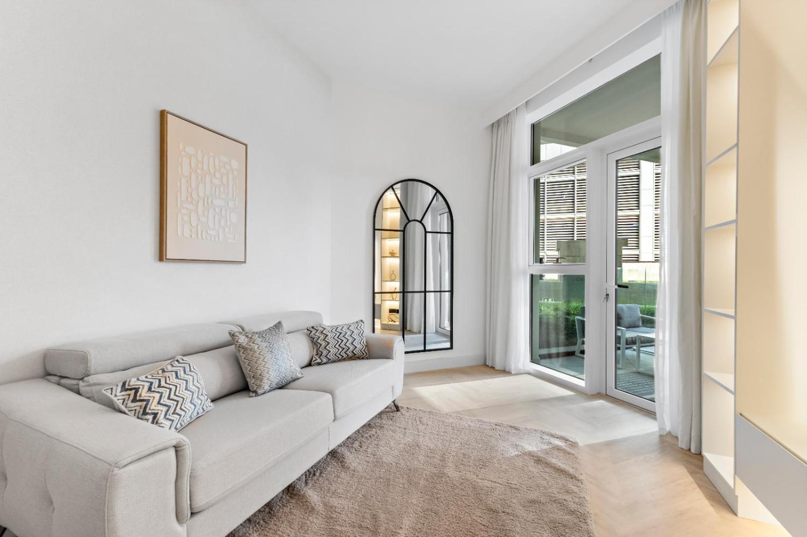 Exclusive 1br Big Layout 5 Mins Form Burj Khalifa Dubai