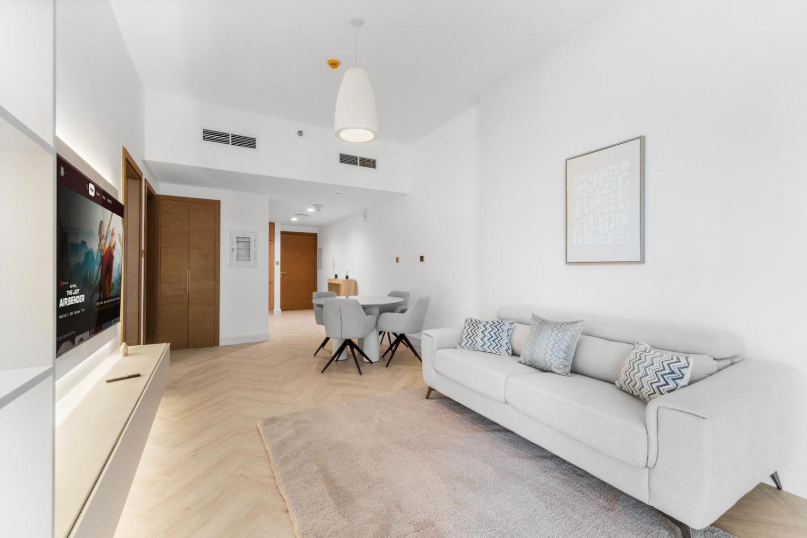 Exclusive 1br Big Layout 5 Mins Form Burj Khalifa *