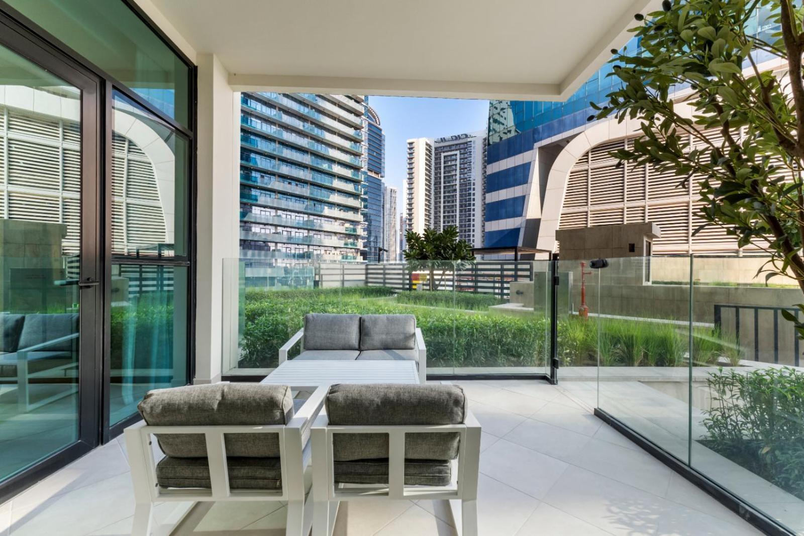 Exclusive 1br Big Layout 5 Mins Form Burj Khalifa Apartment *