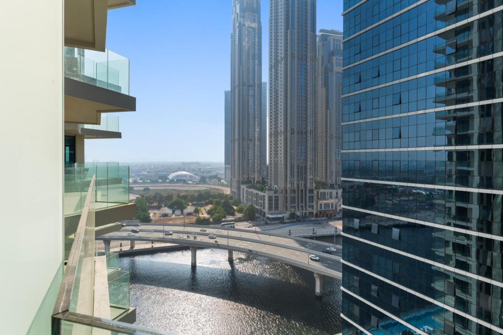 Big Layout 5 Mins From Mall And Burj Khalifa Apartment *