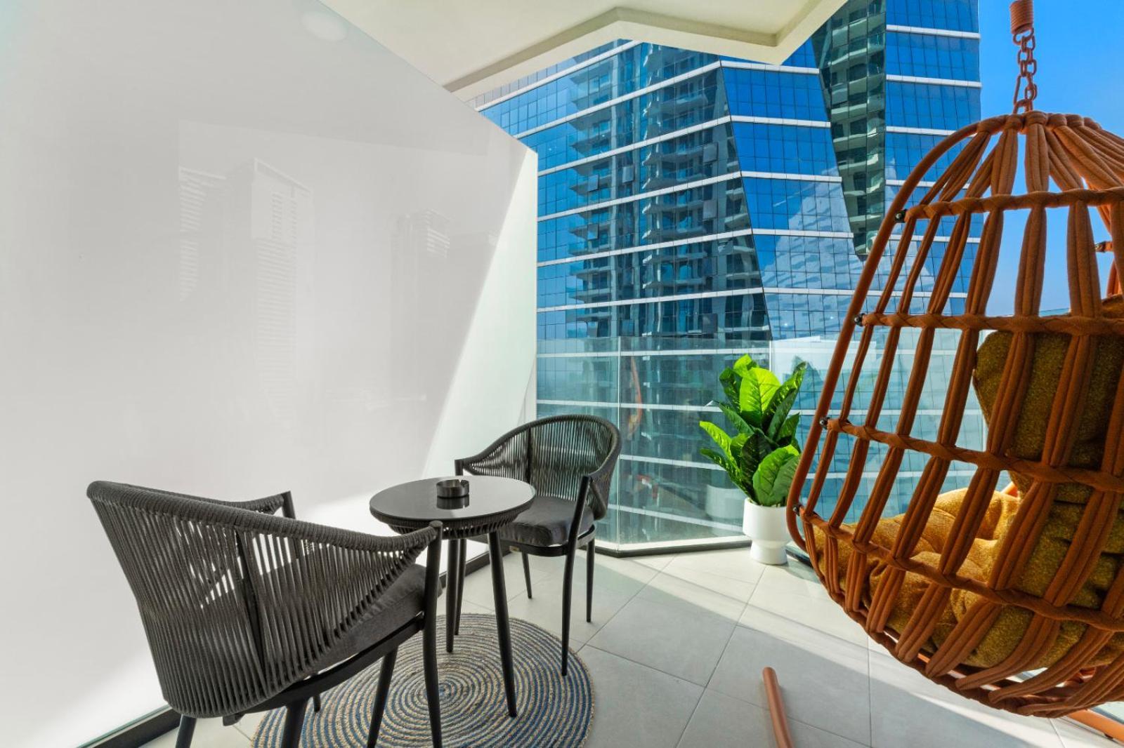 Big Layout 5 Mins From Mall And Burj Khalifa * Dubai