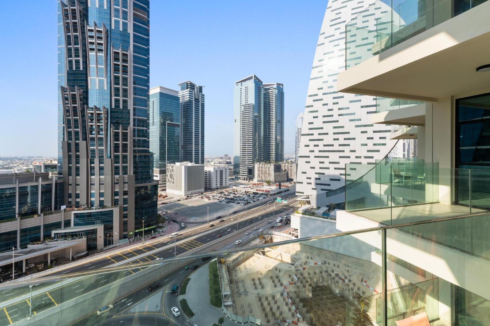 Big Layout 5 Mins From Mall And Burj Khalifa * Dubai