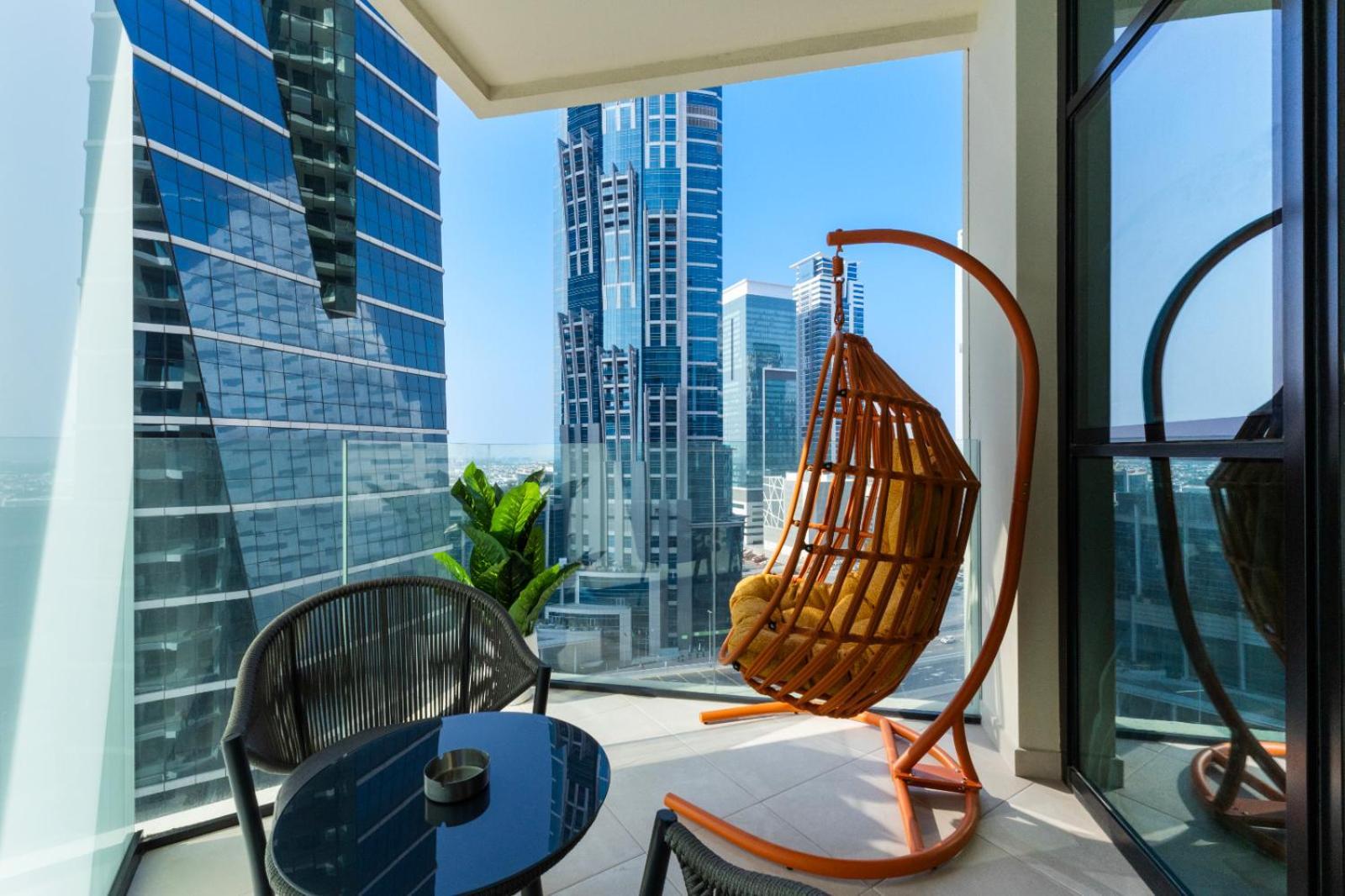 Apartment Big Layout 5 Mins From Mall And Burj Khalifa Dubai