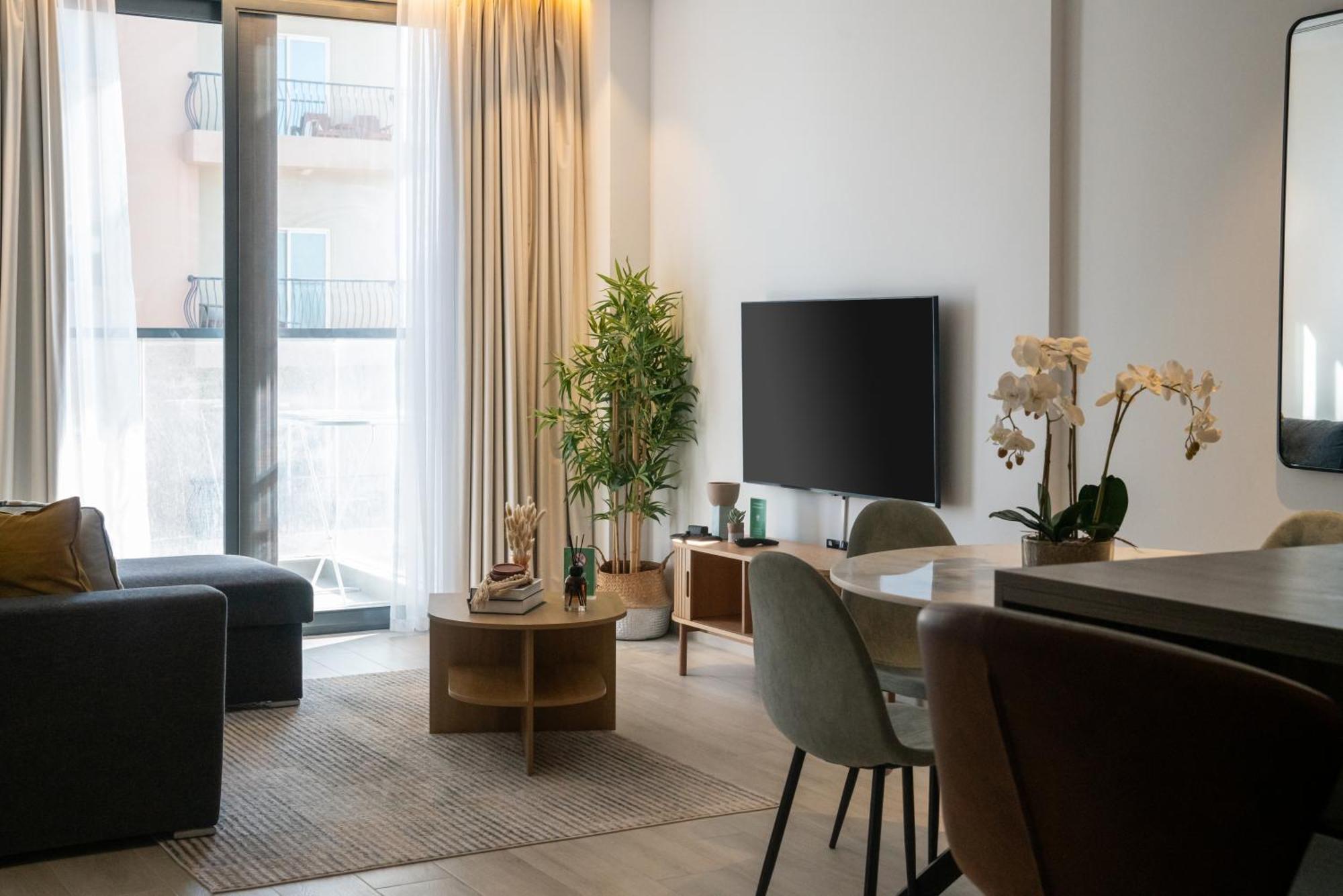 Comfy 1br W Cinema Business Centre Pool Table And Sauna *