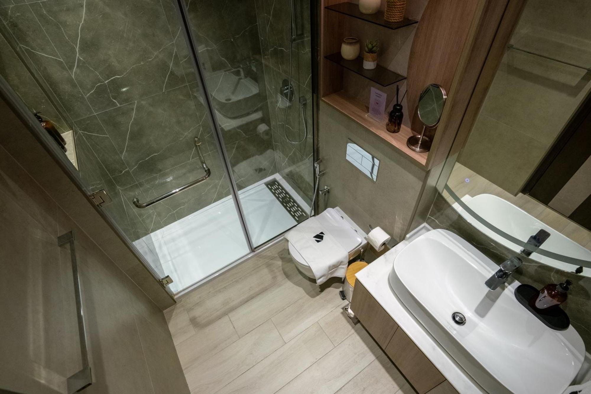 Comfy 1br W Cinema Business Centre Pool Table And Sauna