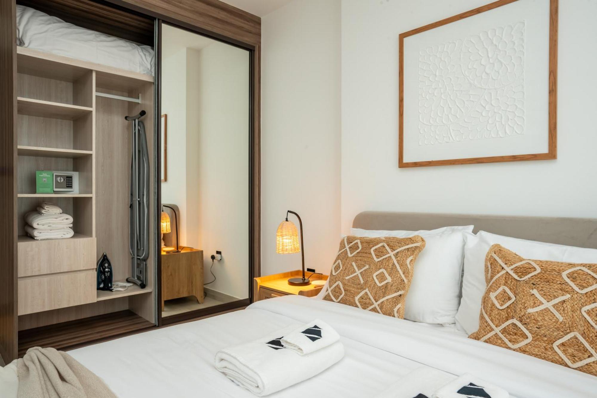 Comfy 1br W Cinema Business Centre Pool Table And Sauna Apartment Dubai