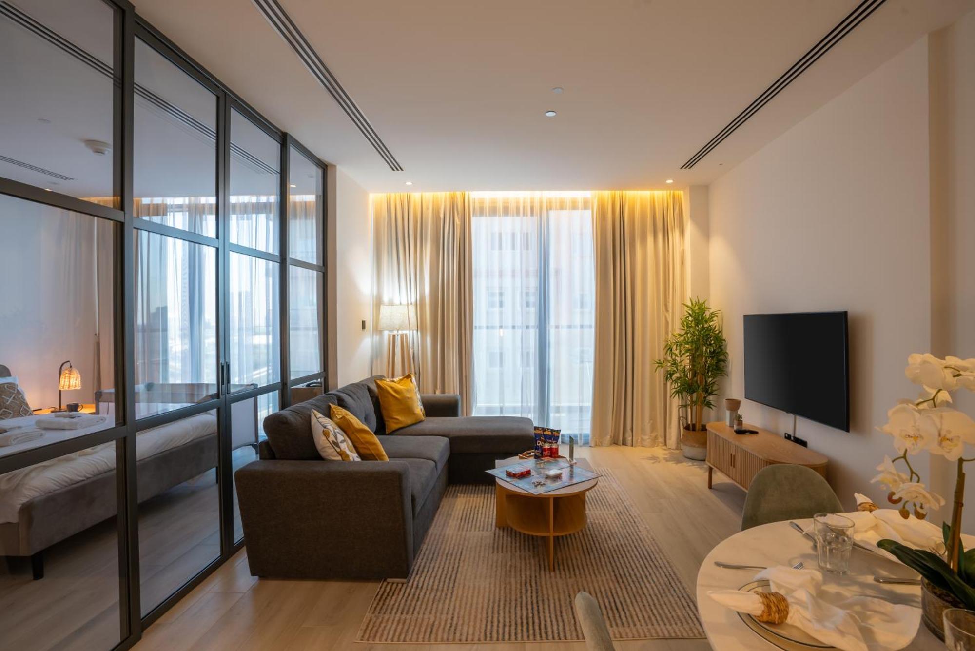 Comfy 1br W Cinema Business Centre Pool Table And Sauna Apartment