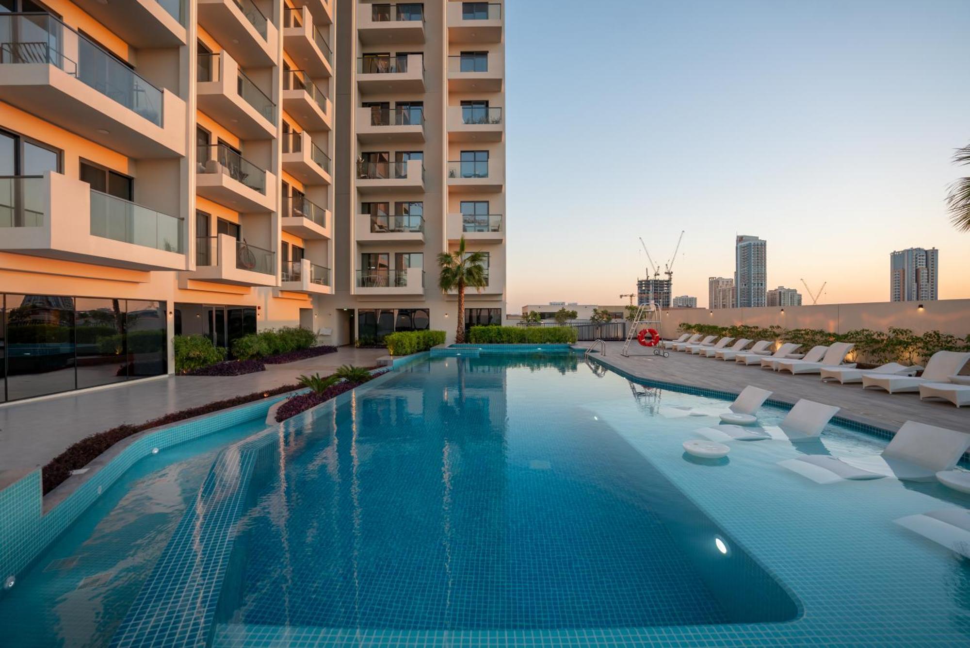 Comfy 1br W Cinema Business Centre Pool Table And Sauna Apartment Dubai