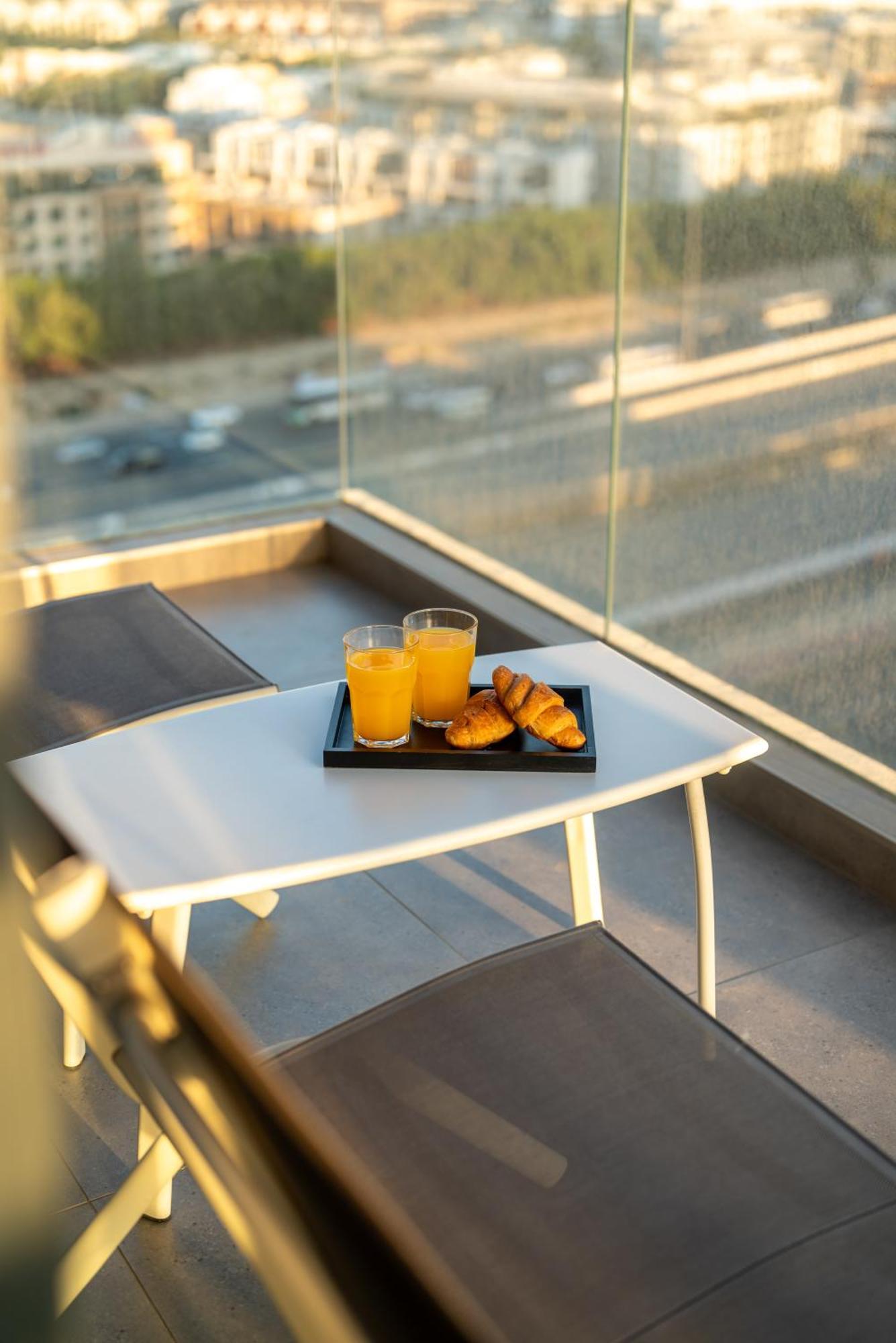 Comfy 1br W Cinema Business Centre Pool Table And Sauna *