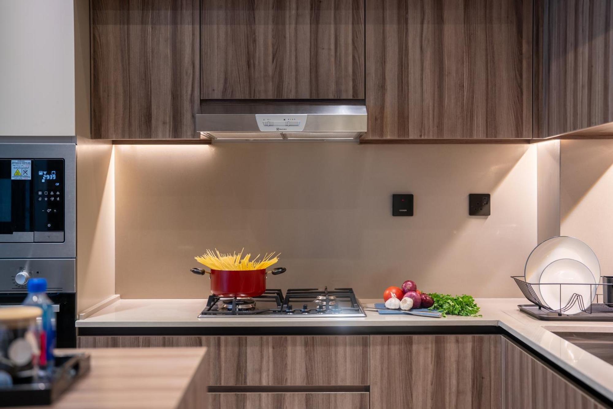 Comfy 1br W Cinema Business Centre Pool Table And Sauna Dubai