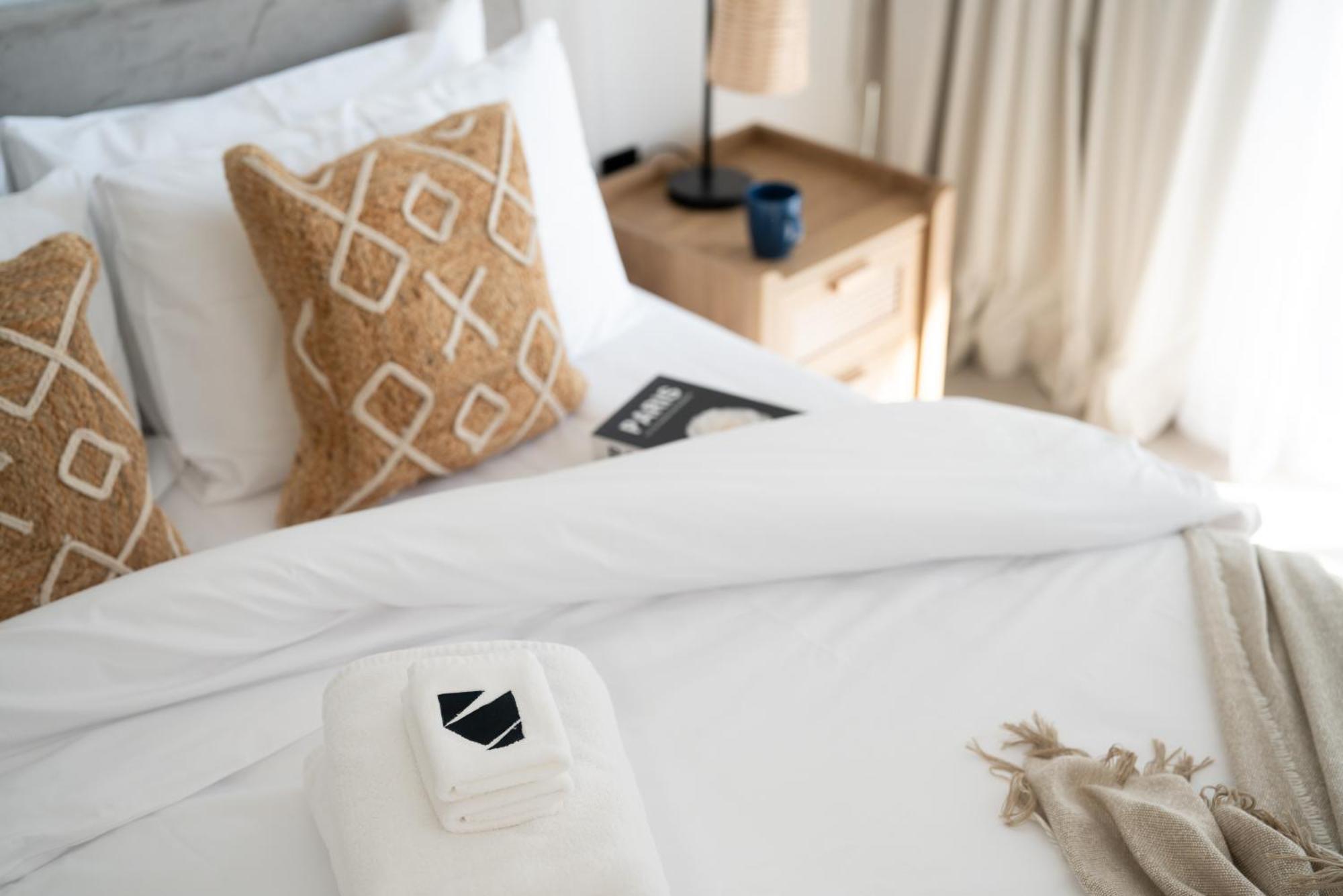 Comfy 1br W Cinema Business Centre Pool Table And Sauna Apartment Dubai