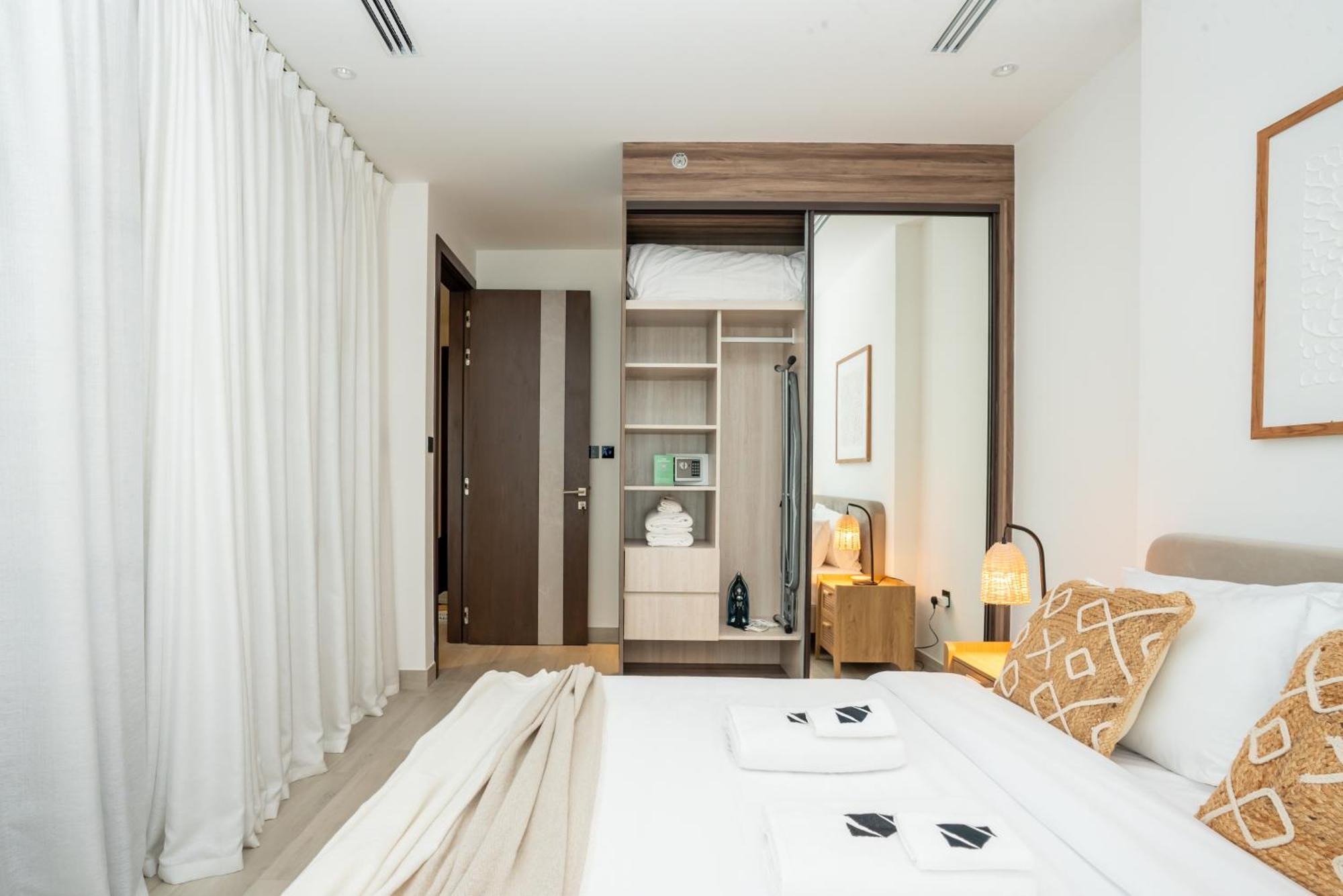 Comfy 1br W Cinema Business Centre Pool Table And Sauna Apartment Dubai