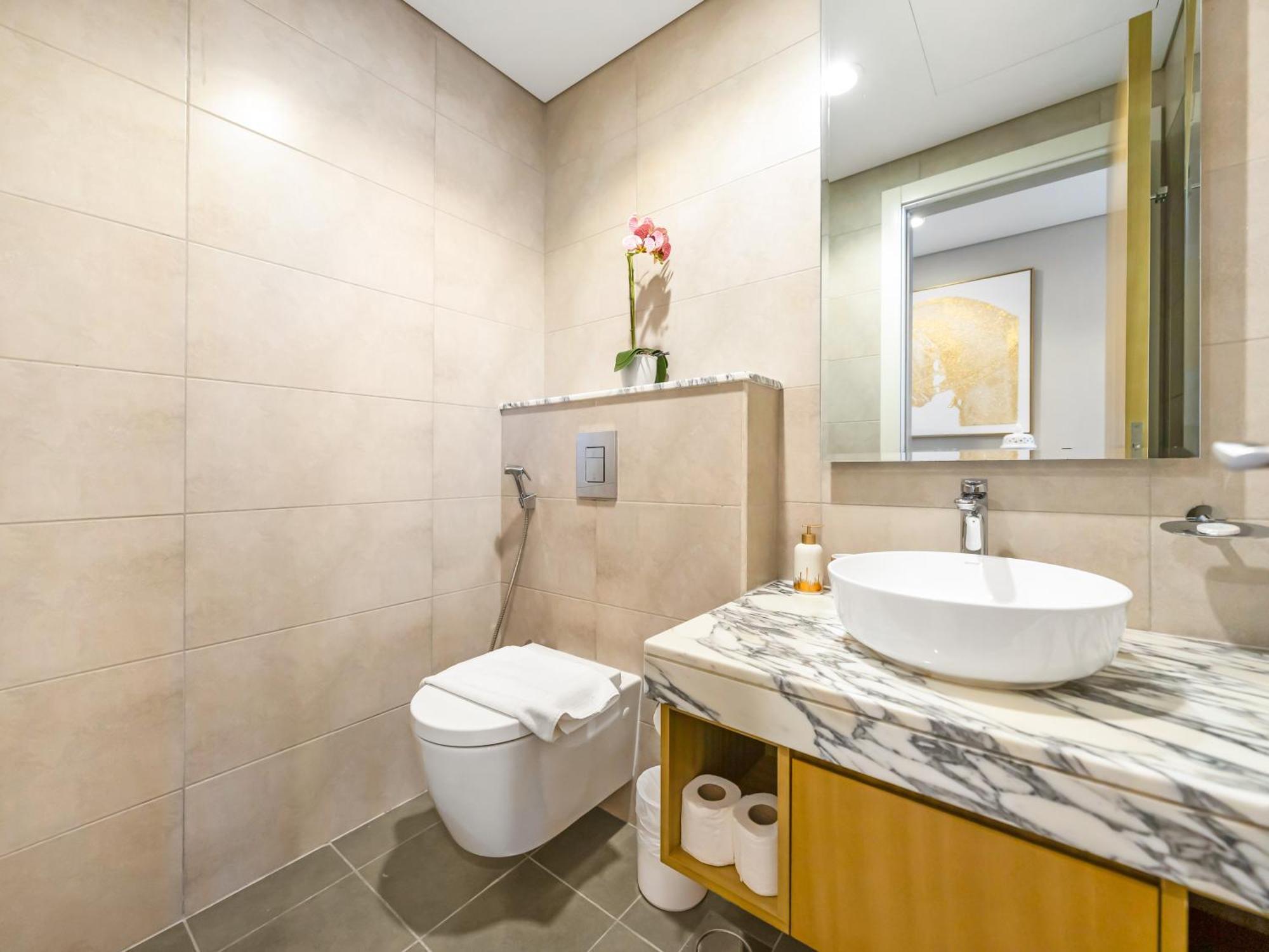 Lux 3bhk Apartment, High Floor In Business Bay With Canal Views Dubai