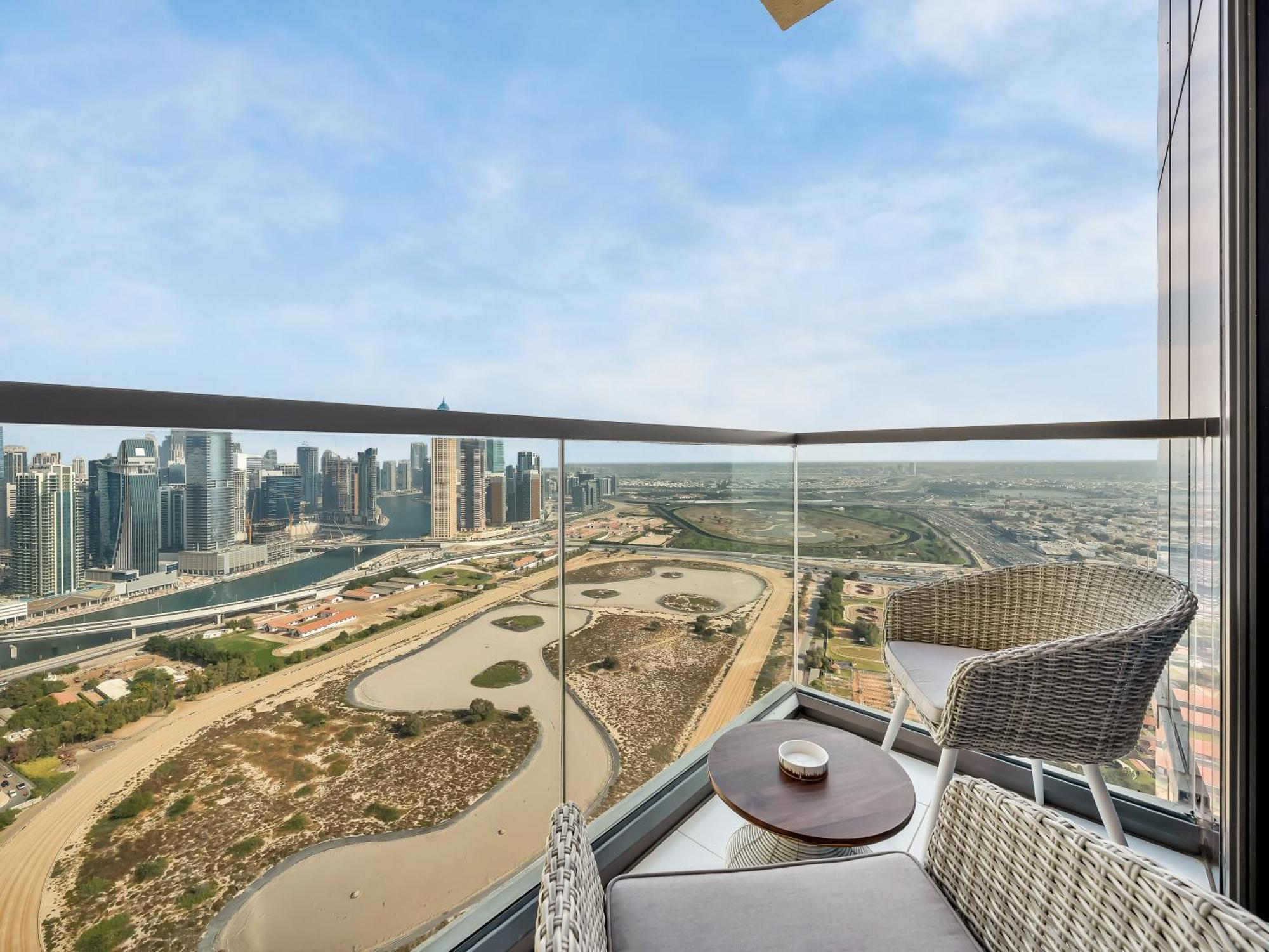 Lux 3bhk Apartment, High Floor In Business Bay With Canal Views * Dubai