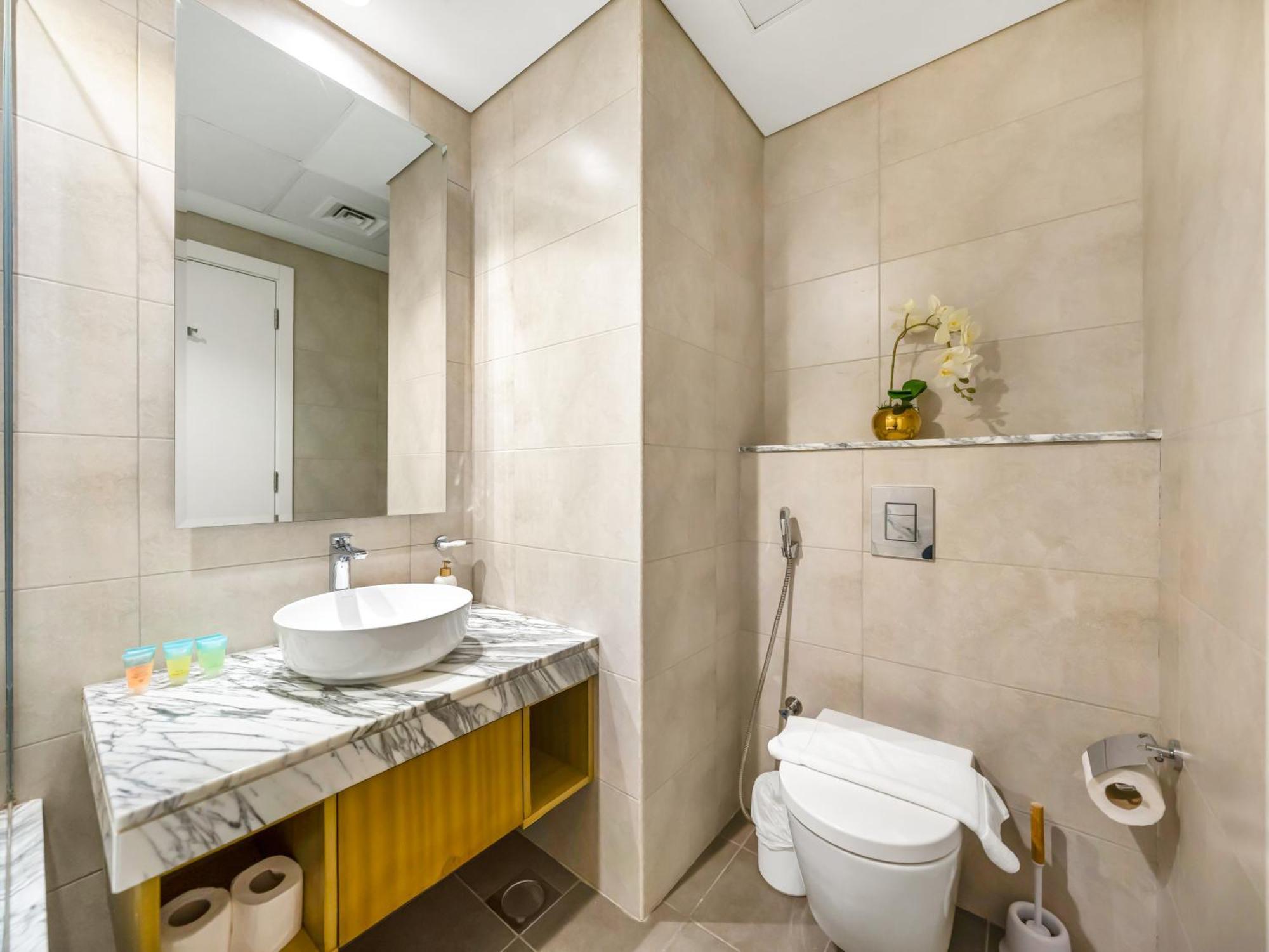Lux 3bhk Apartment, High Floor In Business Bay With Canal Views Dubai