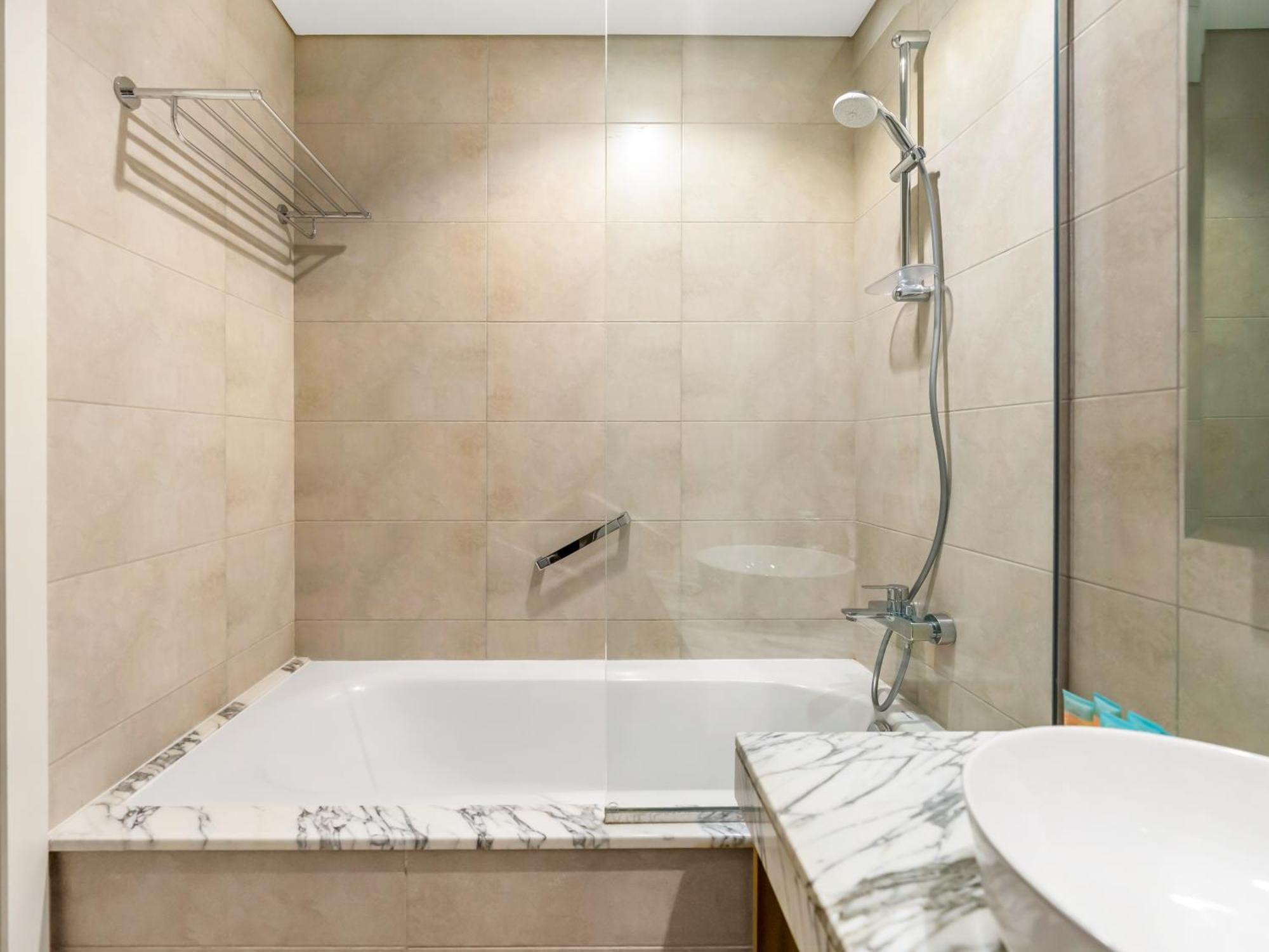 Lux 3bhk Apartment, High Floor In Business Bay With Canal Views Dubai