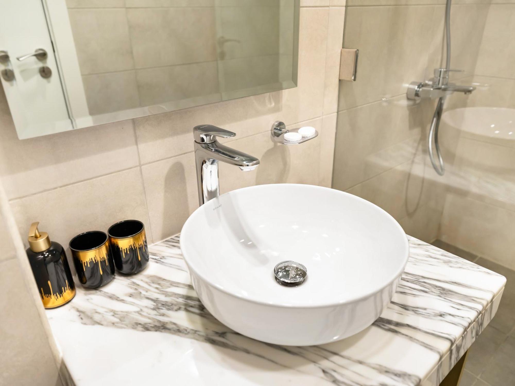 Lux 3bhk Apartment, High Floor In Business Bay With Canal Views * Dubai