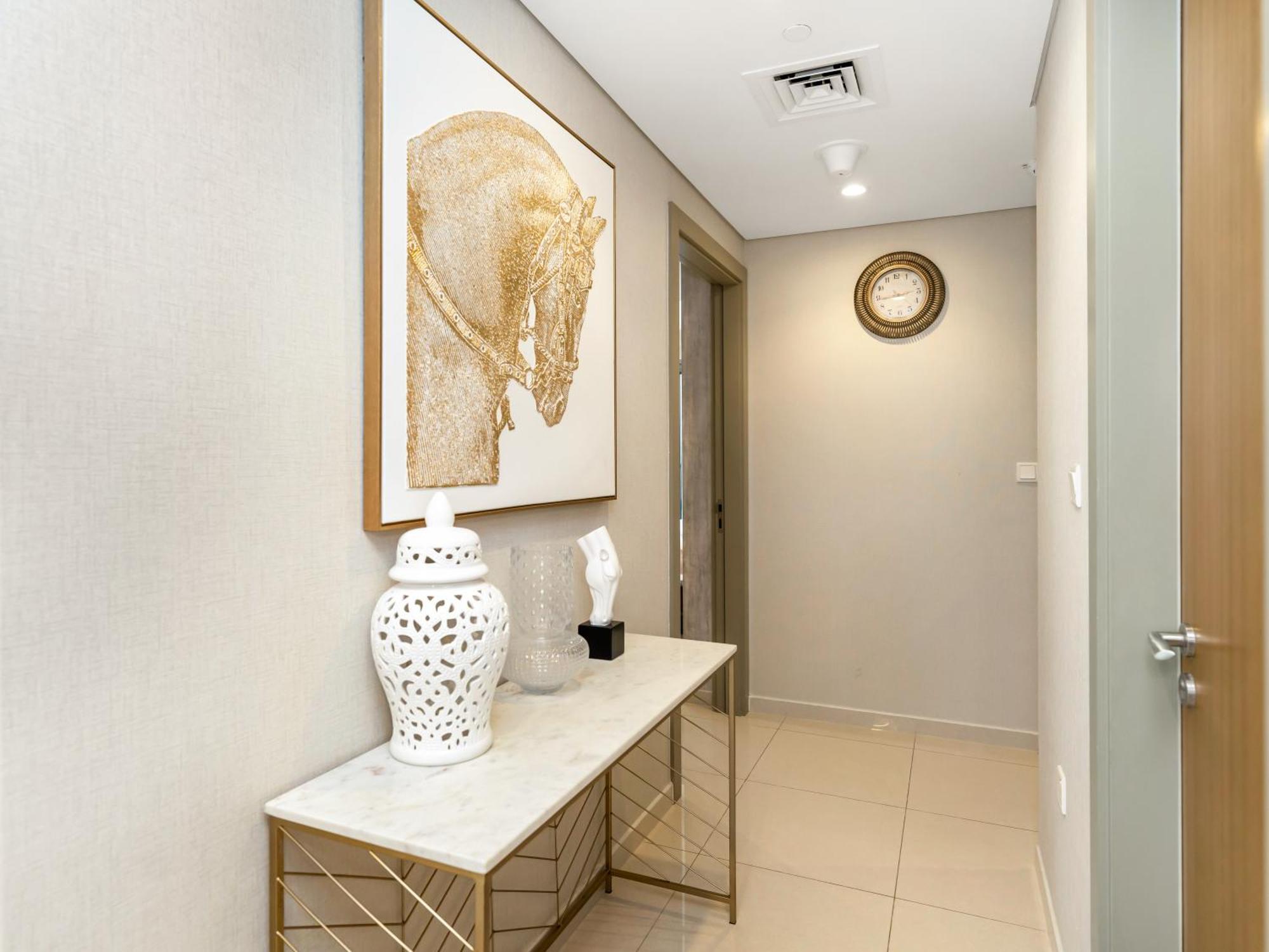 Lux 3bhk Apartment, High Floor In Business Bay With Canal Views Dubai