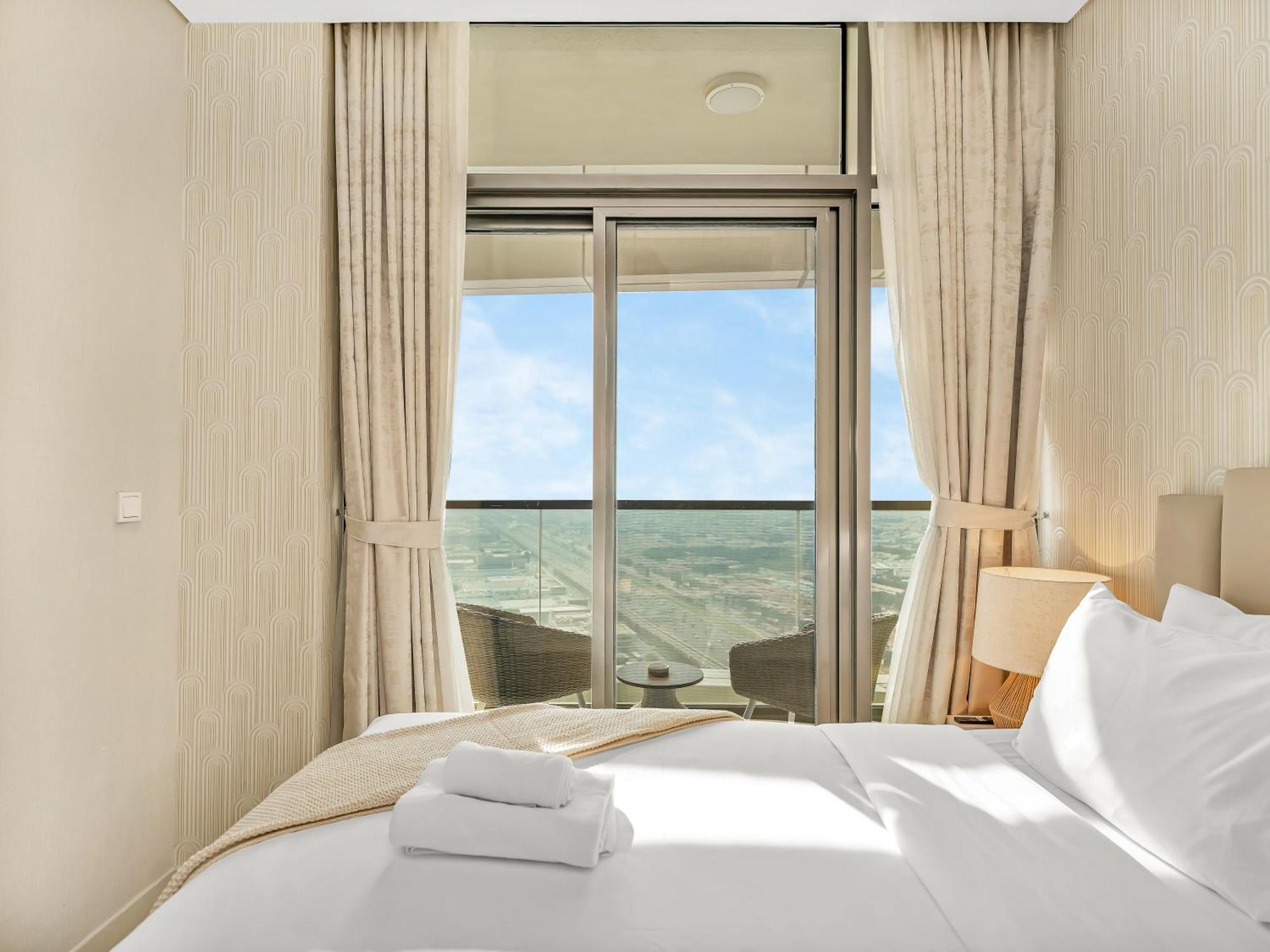 Lux 3bhk Apartment, High Floor In Business Bay With Canal Views * Dubai