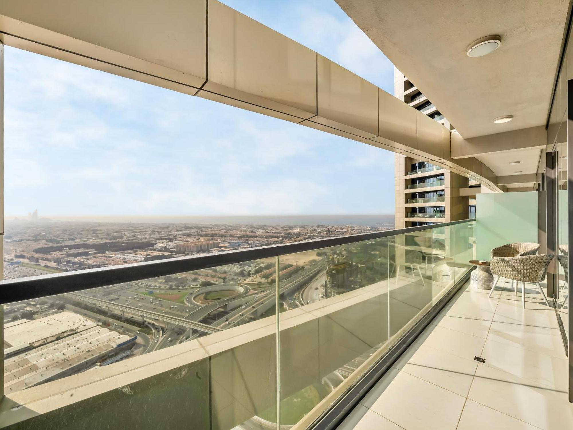 Lux 3bhk Apartment, High Floor In Business Bay With Canal Views * Dubai
