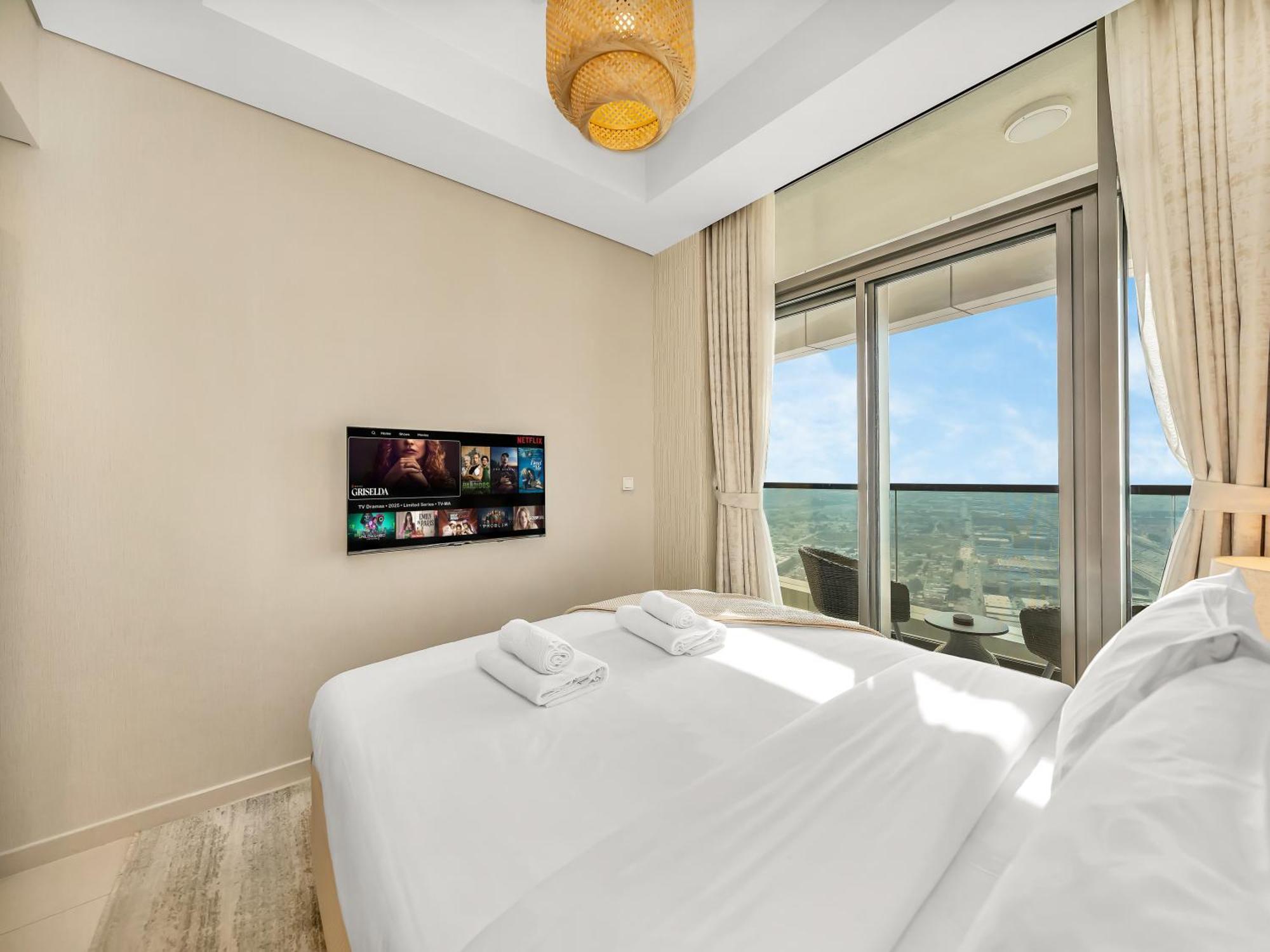 Lux 3bhk Apartment, High Floor In Business Bay With Canal Views * Dubai