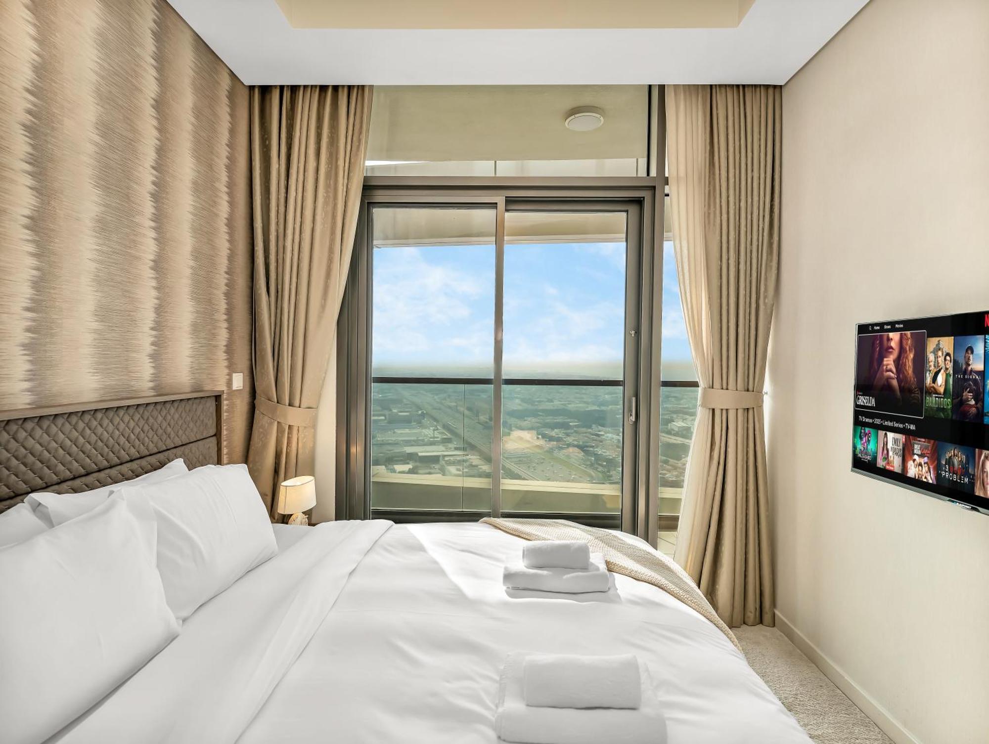 Lux 3bhk Apartment, High Floor In Business Bay With Canal Views * Dubai