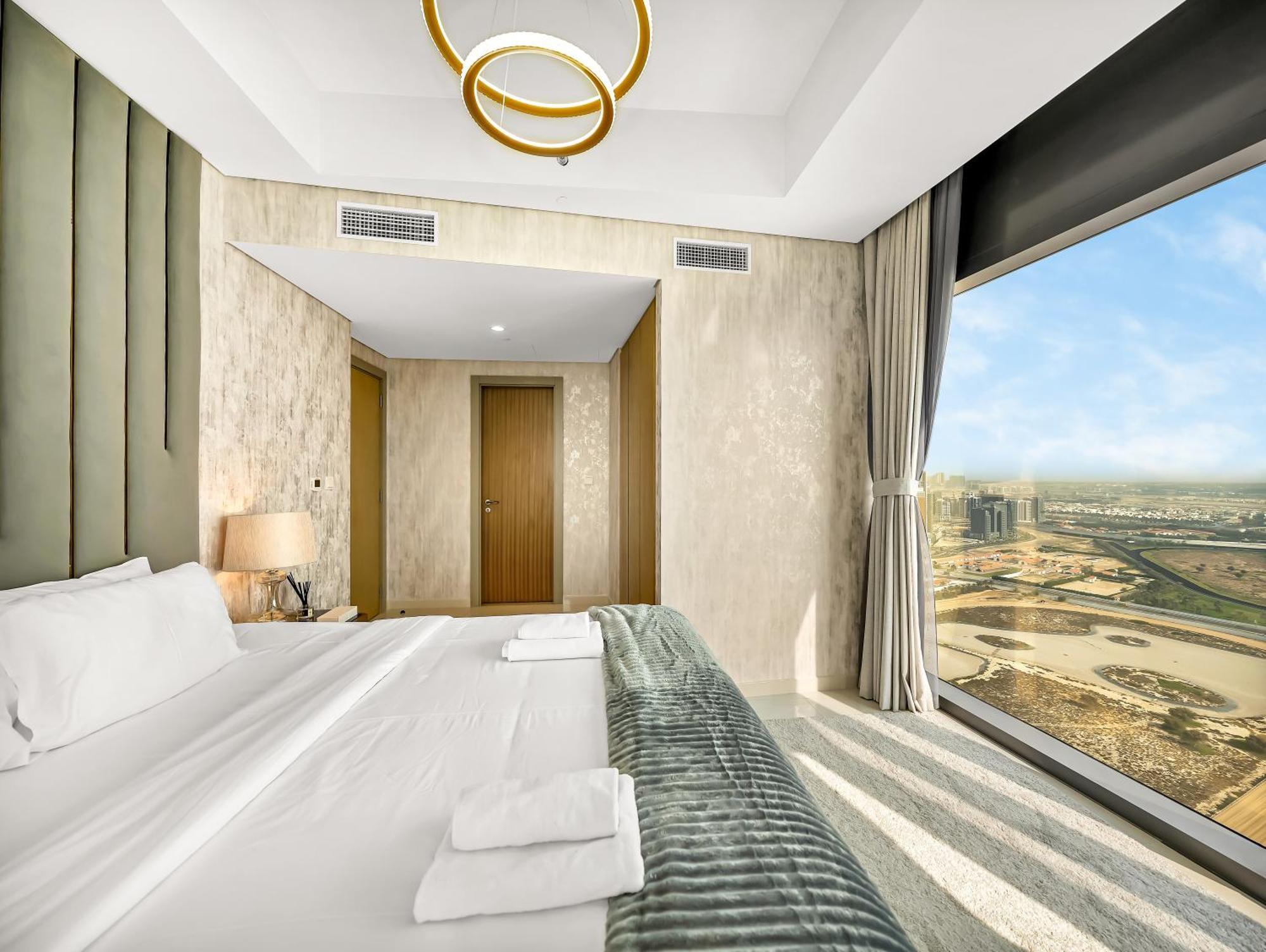 Lux 3bhk Apartment, High Floor In Business Bay With Canal Views